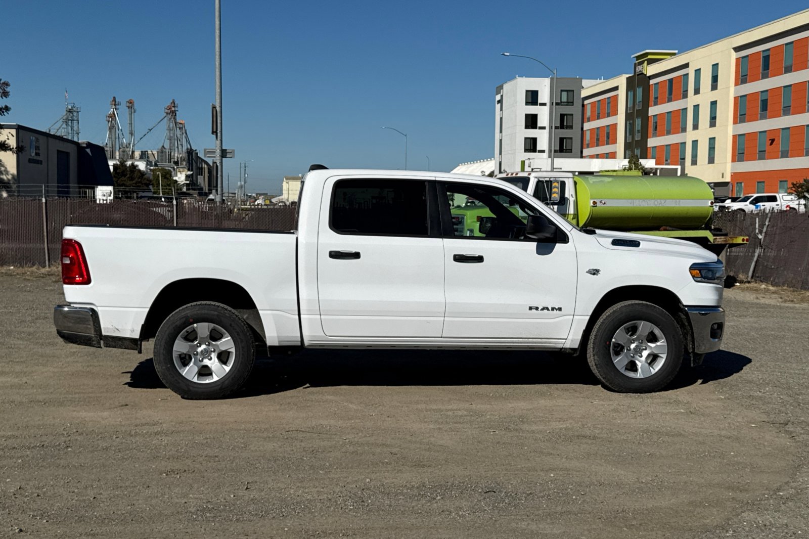 New 2026 RAM 1500 4x4 Crew Cab image 2