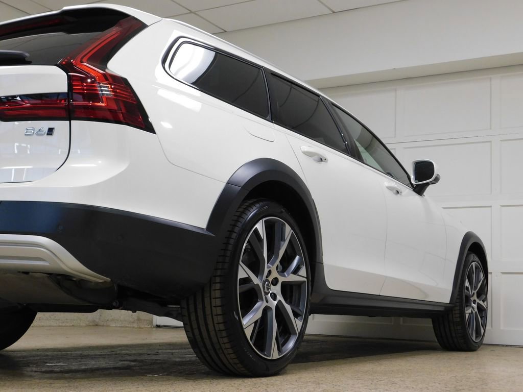 Used 2026 Volvo V90 B6 Cross Country Ultra image 92