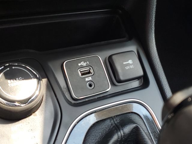 Used 2021 Jeep Cherokee Latitude Plus AWD/4WD image 31