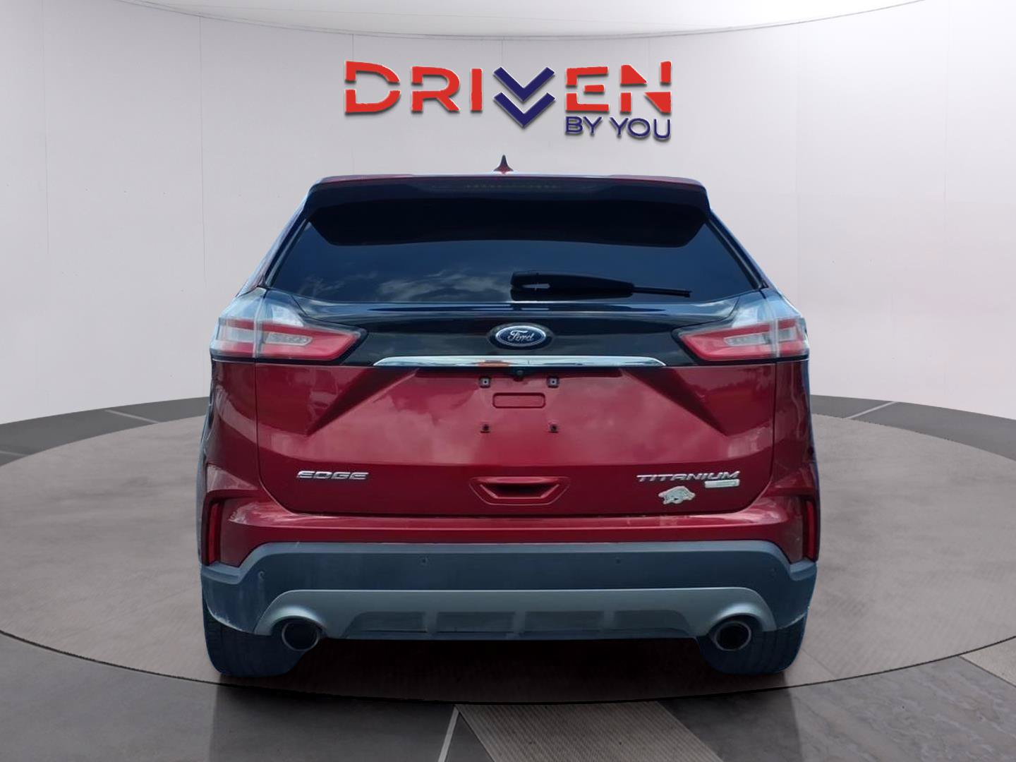 Used 2019 Ford Edge Titanium w/ Equipment Group 301A FWD image 4