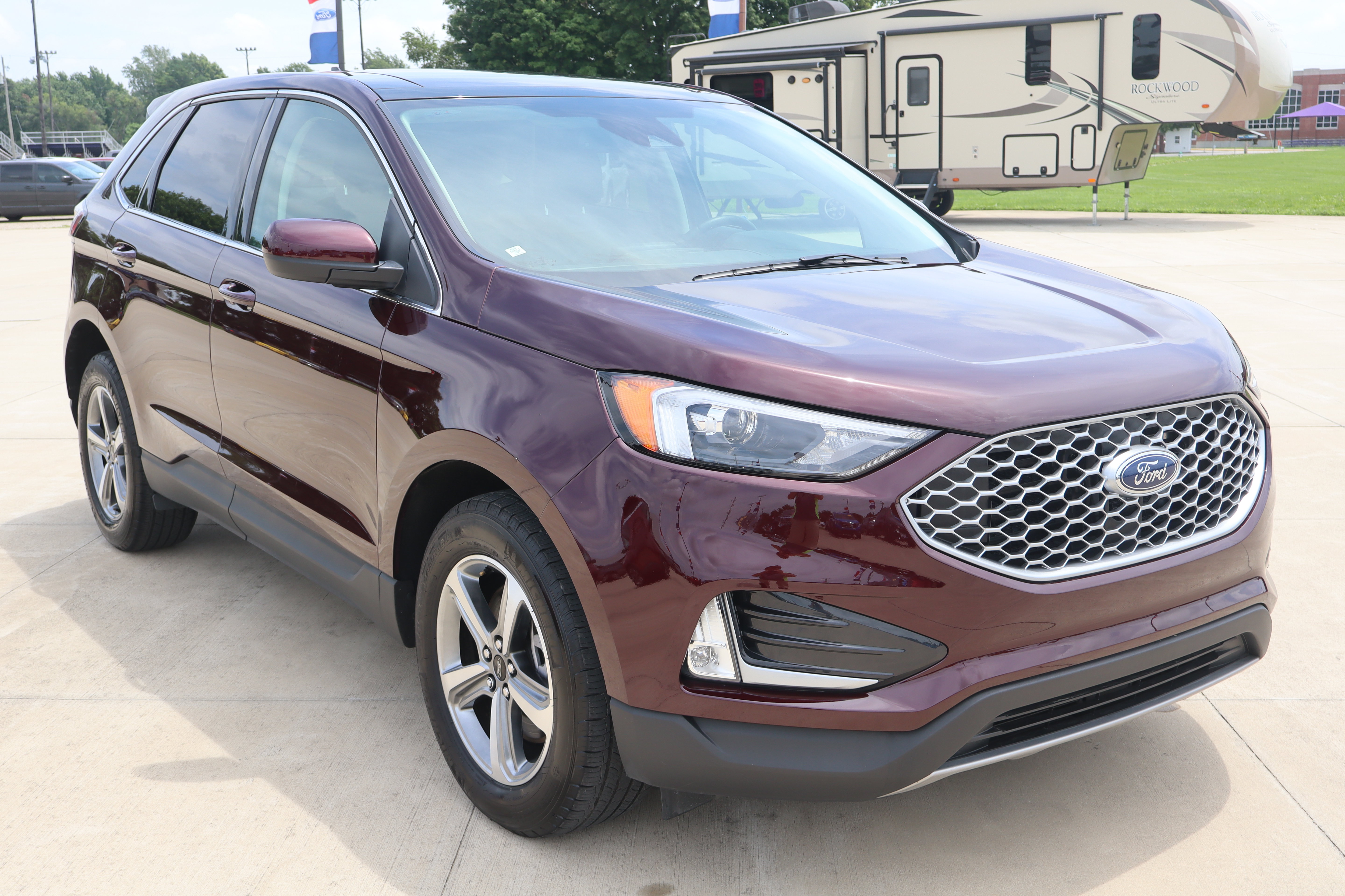 Used 2024 Ford Edge SEL w/ Convenience Package AWD/4WD image 3