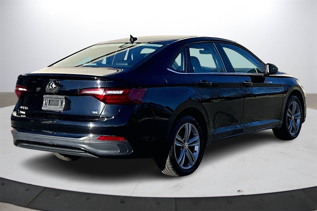 Used 2024 Volkswagen Jetta SE image 9