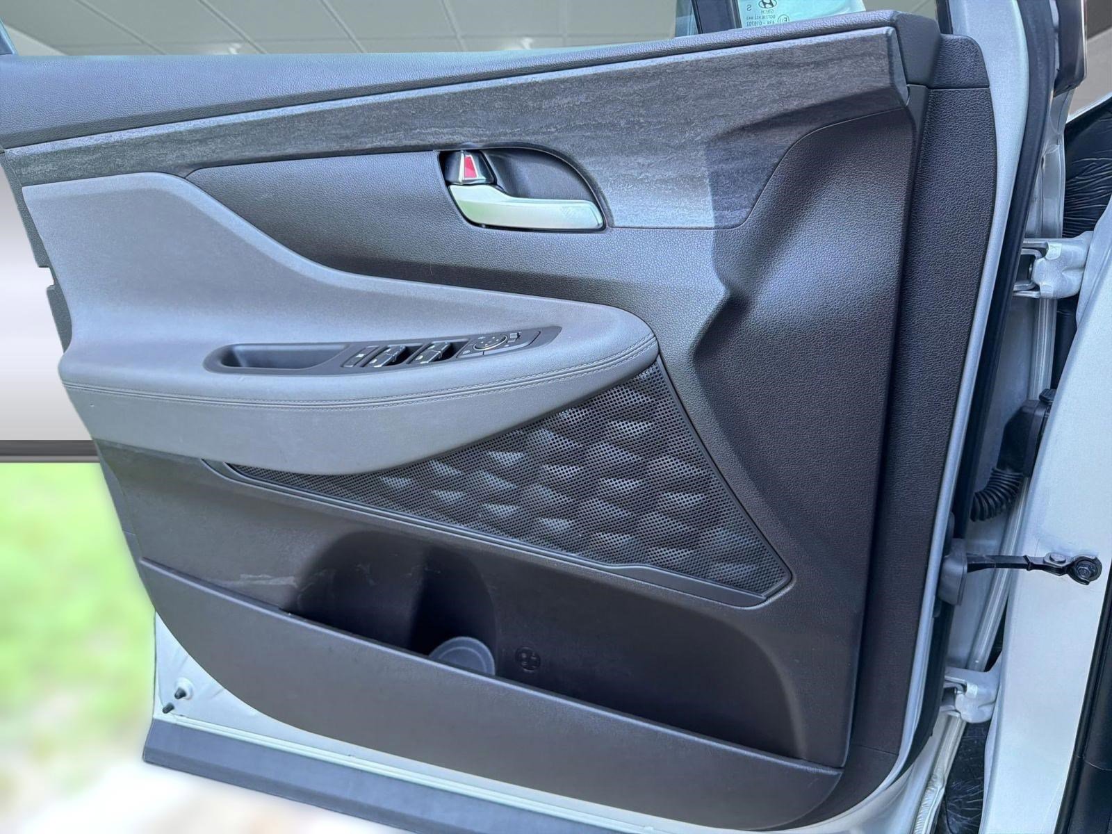 Used 2020 Hyundai Santa Fe SE image 21