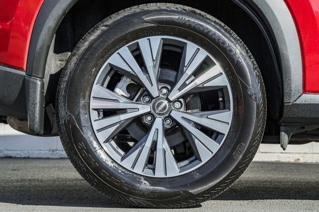 Used 2022 Nissan Rogue SV w/ SV Premium Package image 17