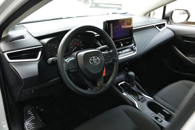 Used 2025 Toyota Corolla LE FWD image 18