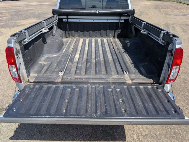 Used 2011 Nissan Frontier SV w/ SV Premium Utility Pkg image 5