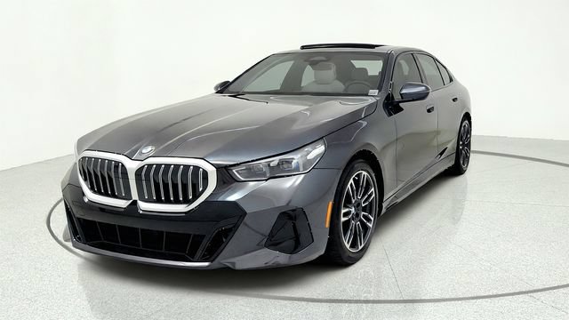 Used 2026 BMW 530i w/ M Sport Package RWD image 3