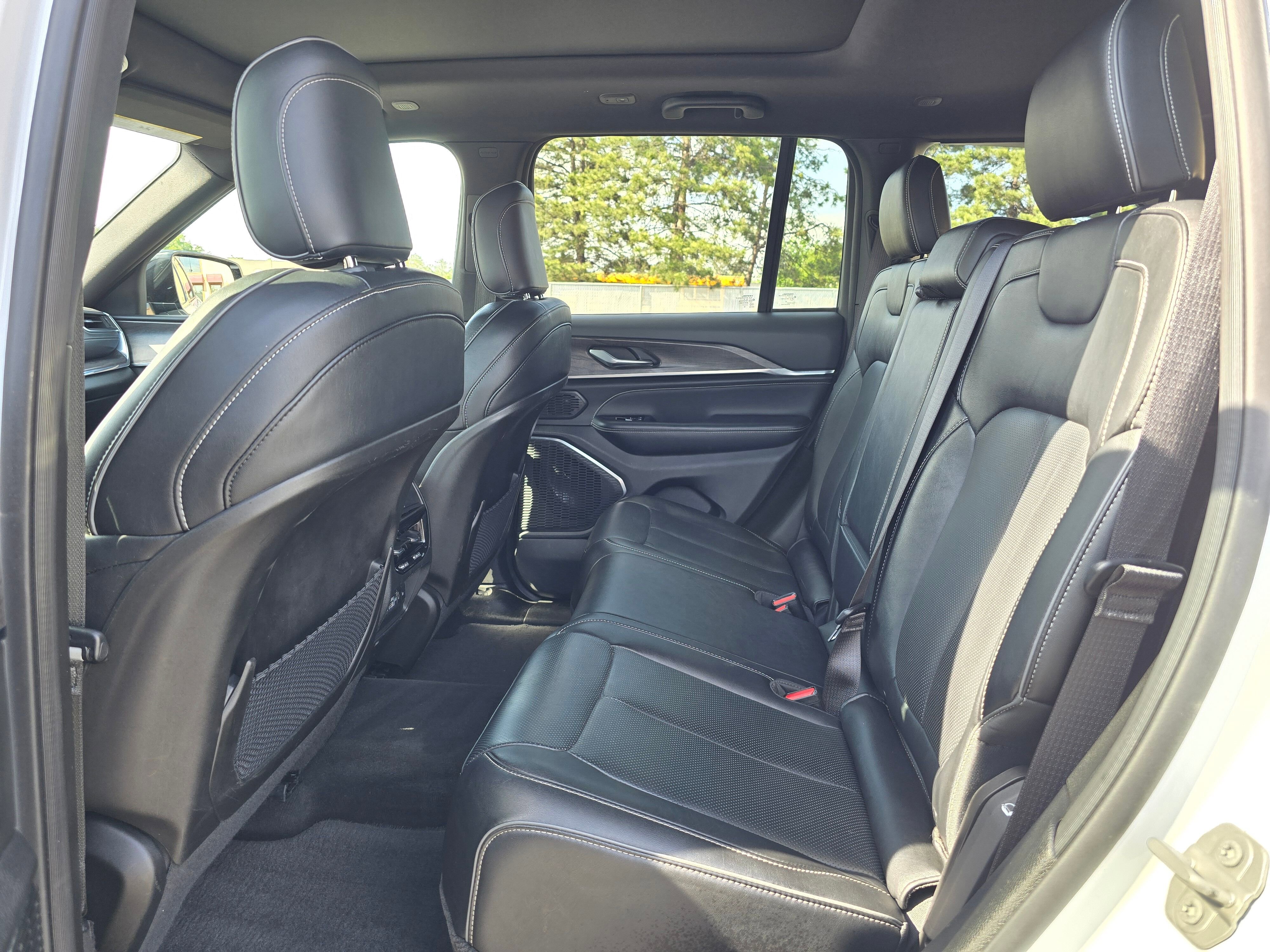 Used 2024 Jeep Grand Cherokee Overland AWD/4WD image 45
