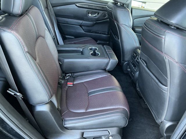 Used 2025 Honda Pilot Black Edition image 21