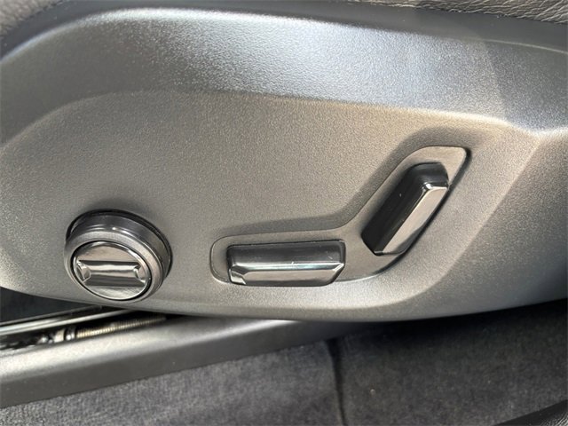 Used 2022 Volvo XC60 B5 Momentum w/ Advanced Package image 16