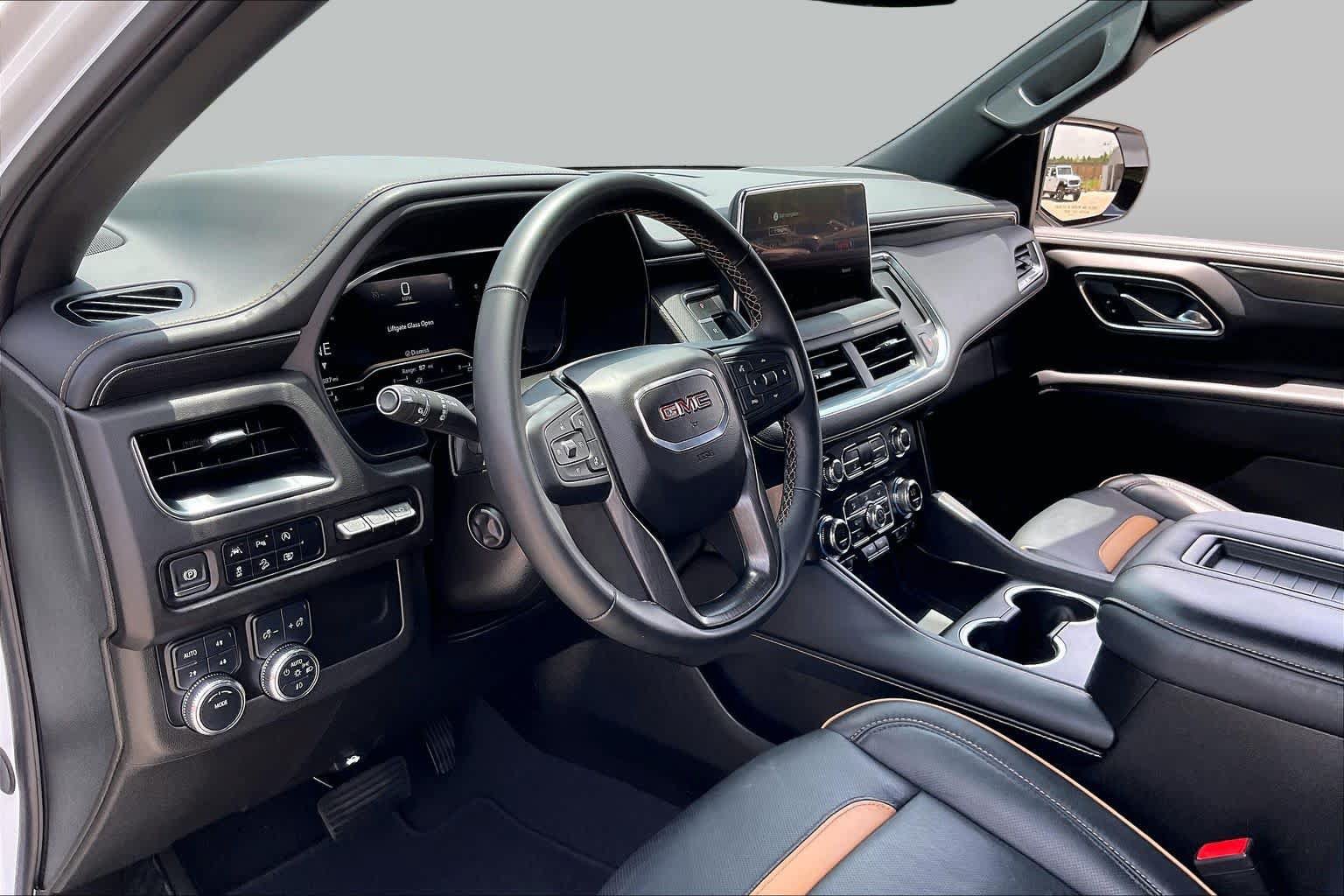Used 2024 GMC Yukon AT4 w/ Technology Package AWD/4WD image 17