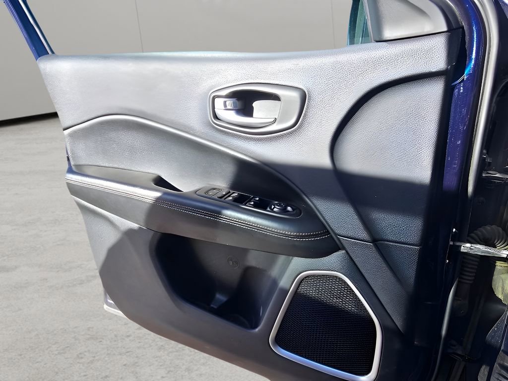 Used 2018 Jeep Compass Latitude w/ Popular Equipment Group image 17