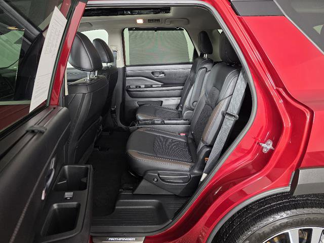 Used 2024 Nissan Pathfinder Platinum w/ Lighting Package (N93) image 26
