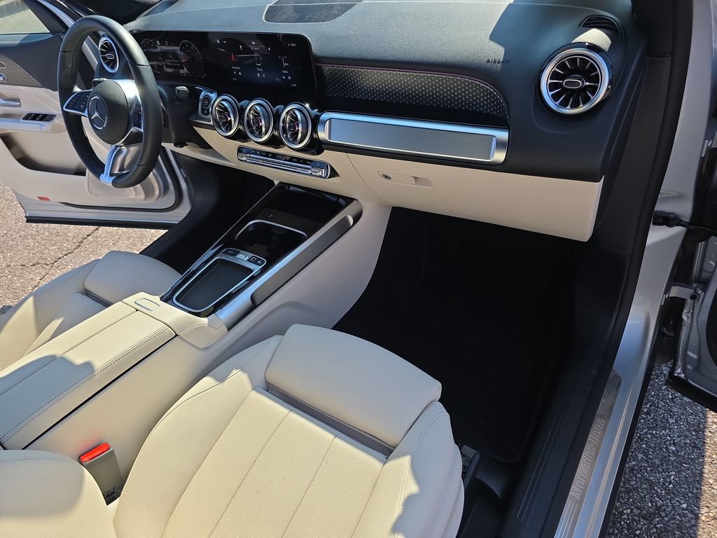Used 2026 Mercedes-Benz GLB 250 4MATIC image 13