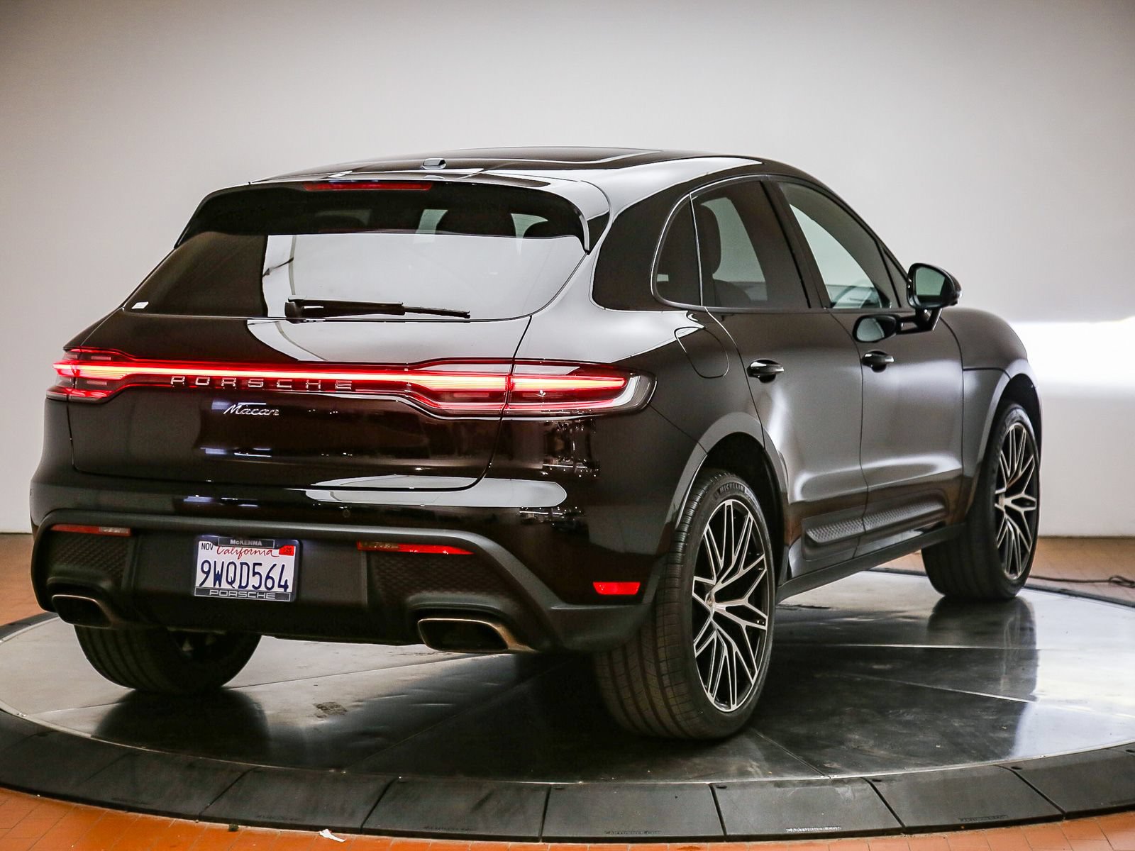 Certified 2026 Porsche Macan AWD/4WD image 7