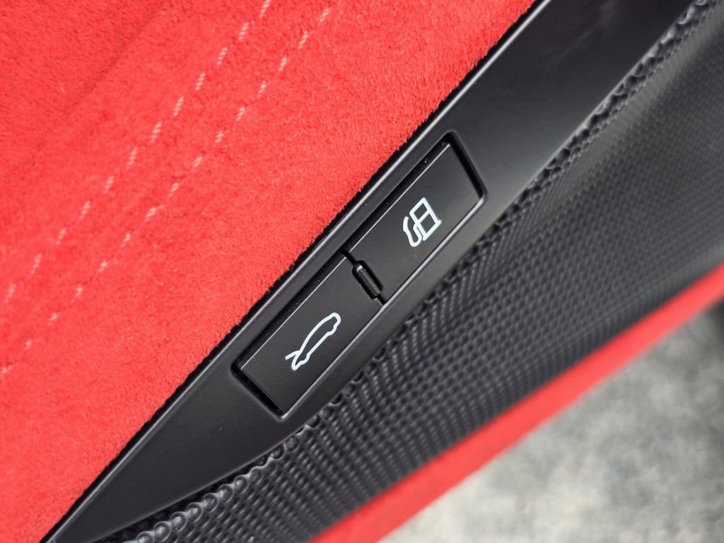 Used 2022 Ferrari F8 Tributo image 17