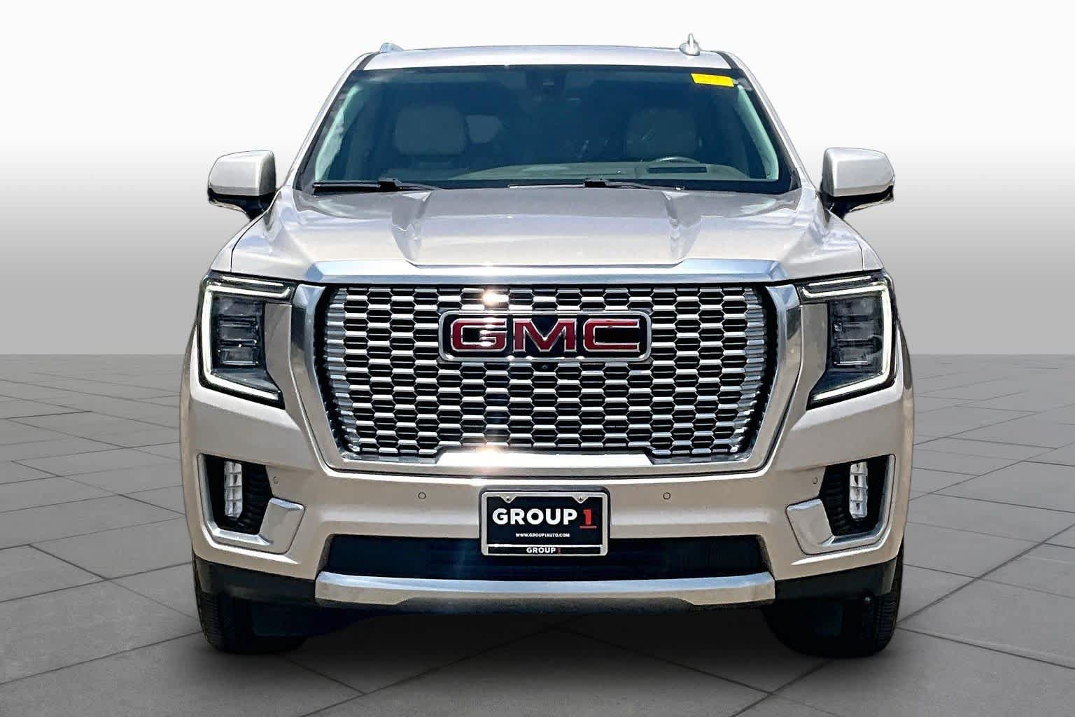 Used 2021 GMC Yukon XL Denali w/ Denali Premium Package RWD image 4