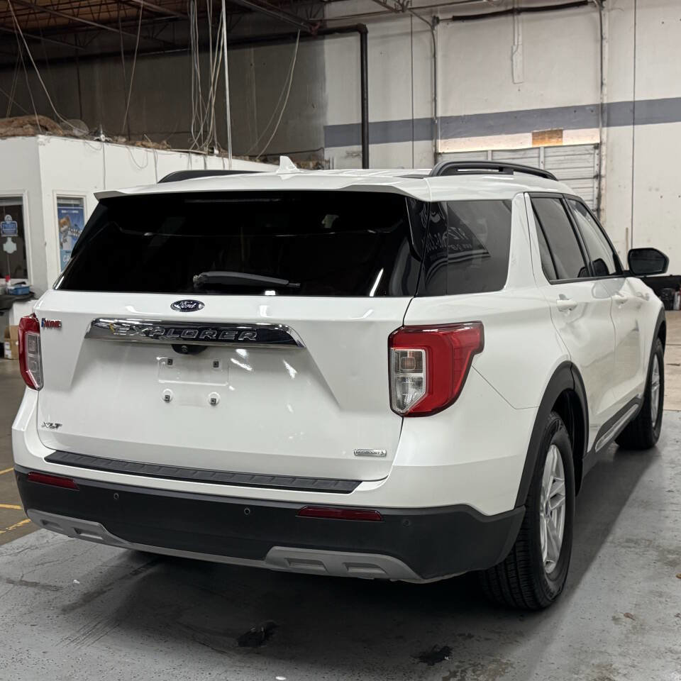 Used 2020 Ford Explorer XLT w/ Equipment Group 202A image 7