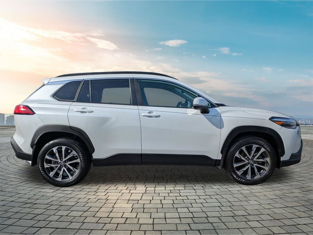 Used 2024 Toyota Corolla Cross XLE image 4