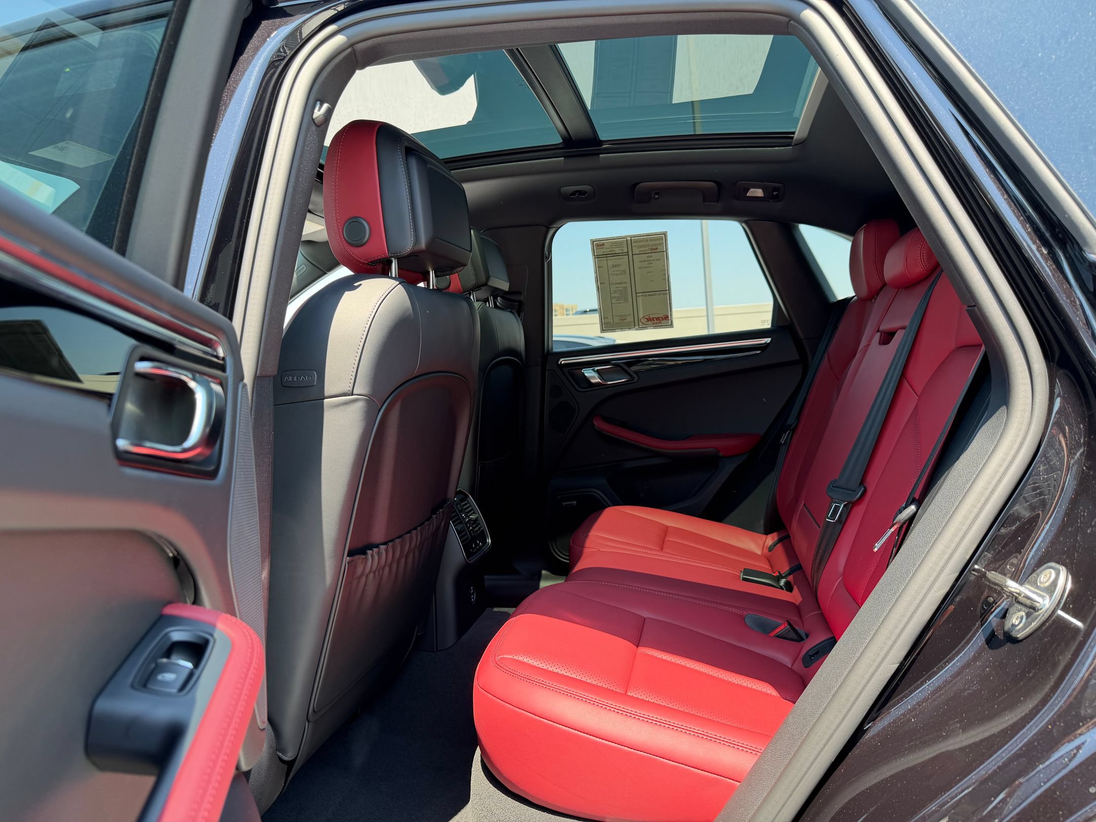 Used 2026 Porsche Macan AWD/4WD image 19