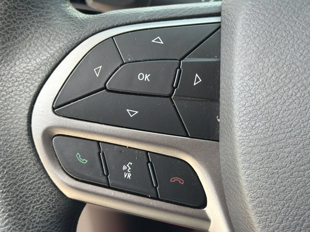 Used 2021 Jeep Cherokee Latitude FWD image 24