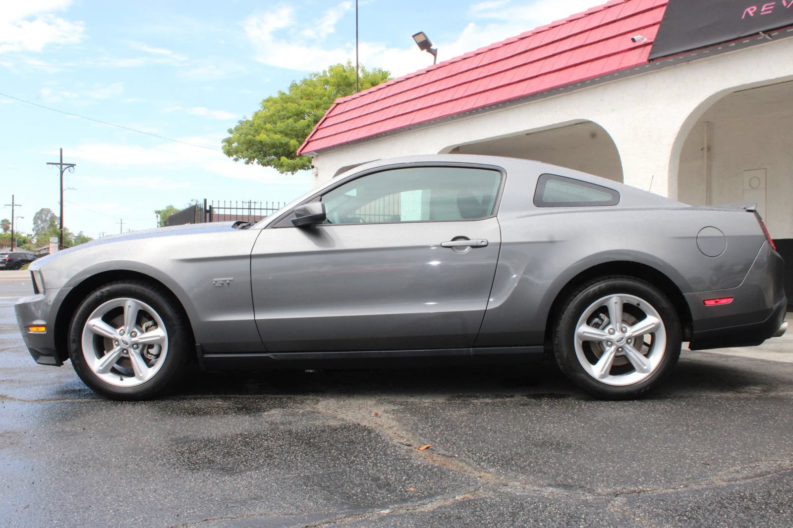 Used 2010 Ford Mustang GT Premium RWD image 35