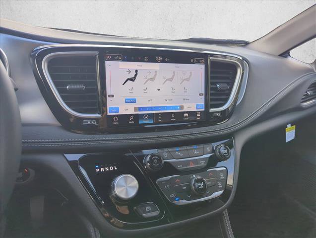 New 2026 Chrysler Pacifica Limited image 7