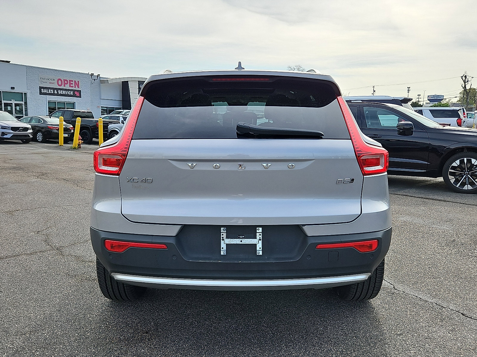 Certified 2023 Volvo XC40 B5 Plus w/ Driver Assist Package AWD/4WD image 5