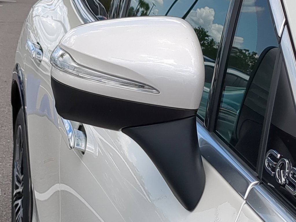 Used 2023 Mercedes-Benz EQS 580 4MATIC SUV image 9