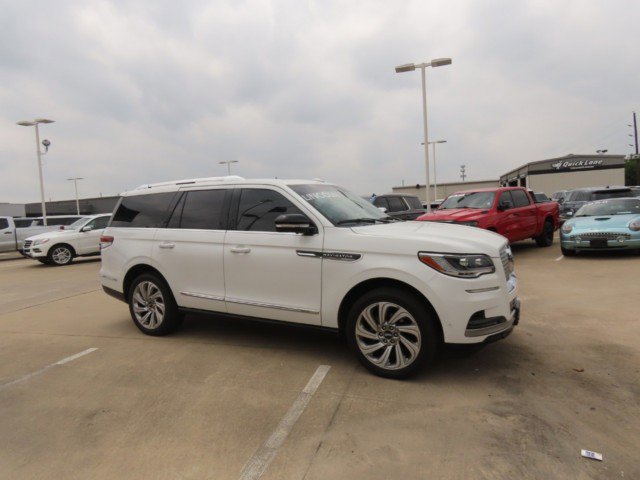 Certified 2024 Lincoln Navigator Premiere AWD/4WD image 6