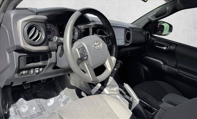Used 2017 Toyota Tacoma TRD Sport w/ Premium & Technology Package AWD/4WD image 11