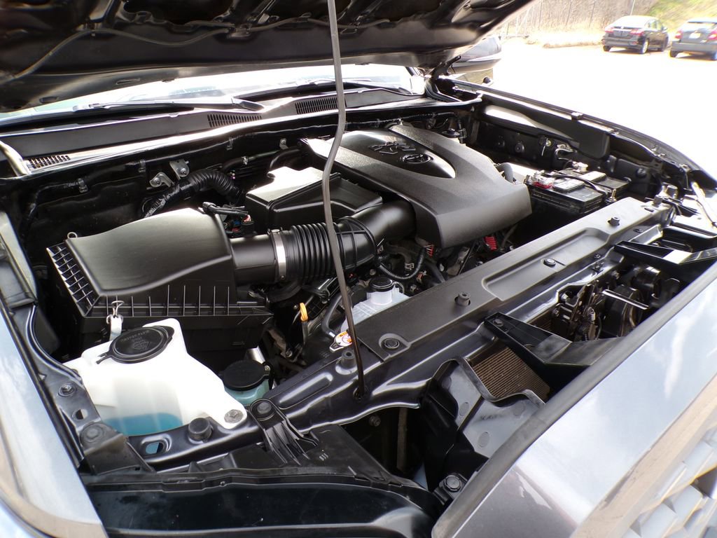 Used 2021 Toyota Tacoma TRD Sport w/ TRD Premium Sport Package AWD/4WD image 32