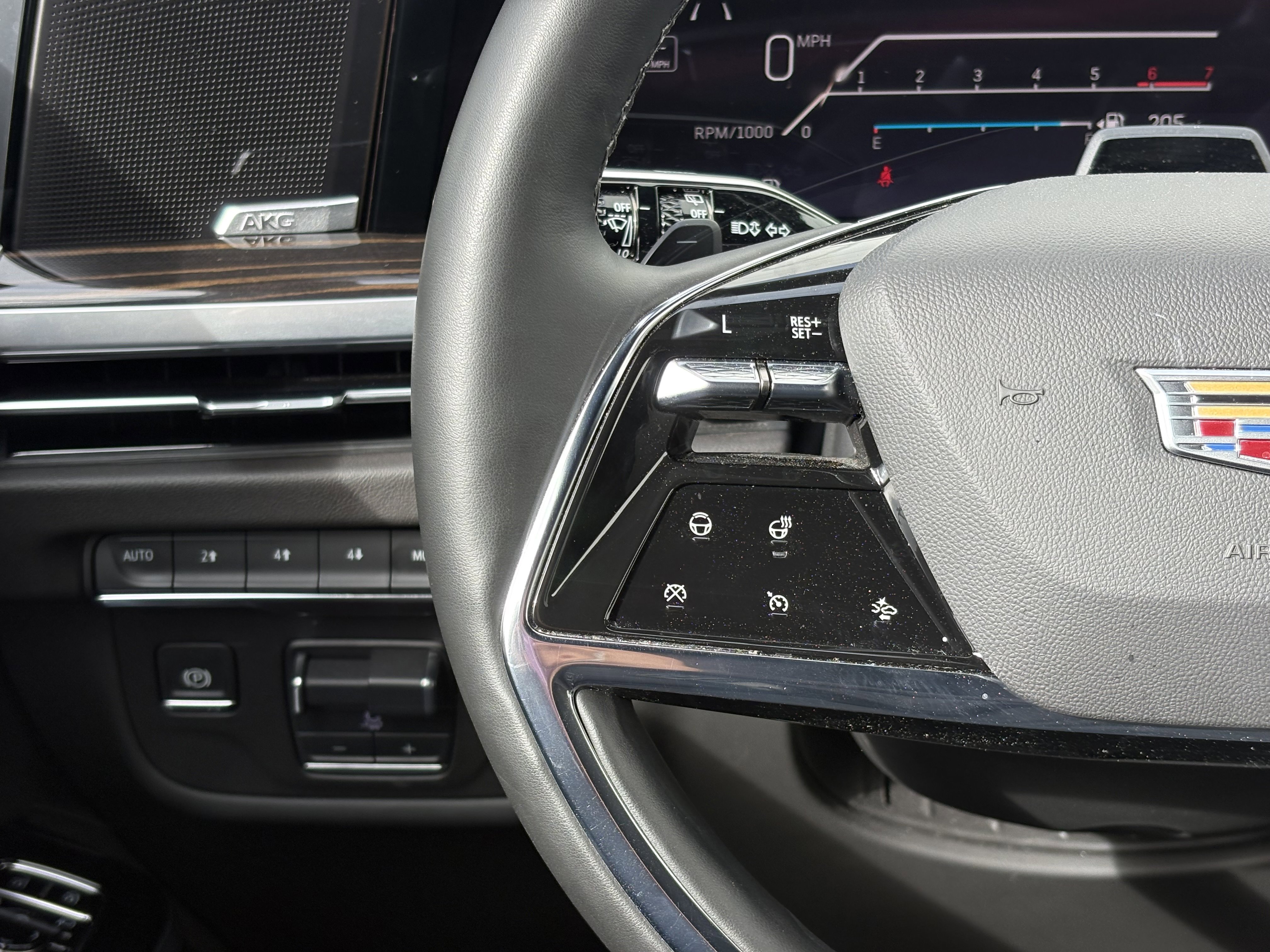 Used 2025 Cadillac Escalade Premium Luxury image 21