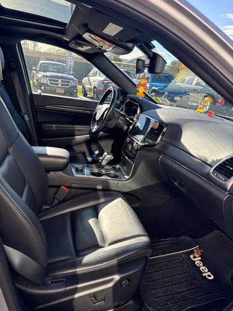 Used 2021 Jeep Grand Cherokee Limited AWD/4WD image 12