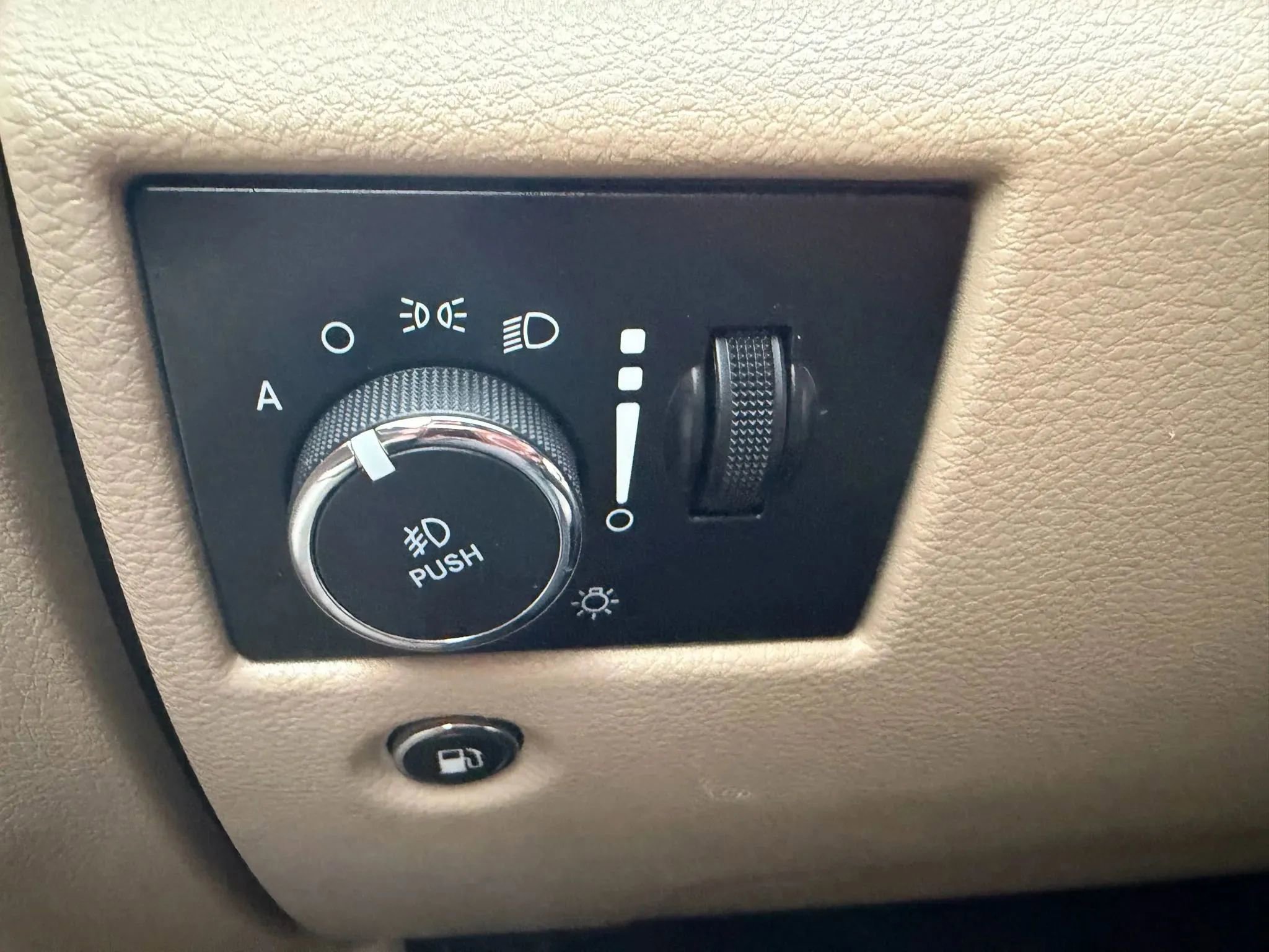 Used 2018 Jeep Grand Cherokee Limited w/ Trailer Tow Group IV image 16