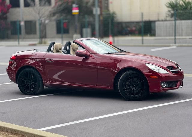 Used 2010 Mercedes-Benz SLK 300 image 3