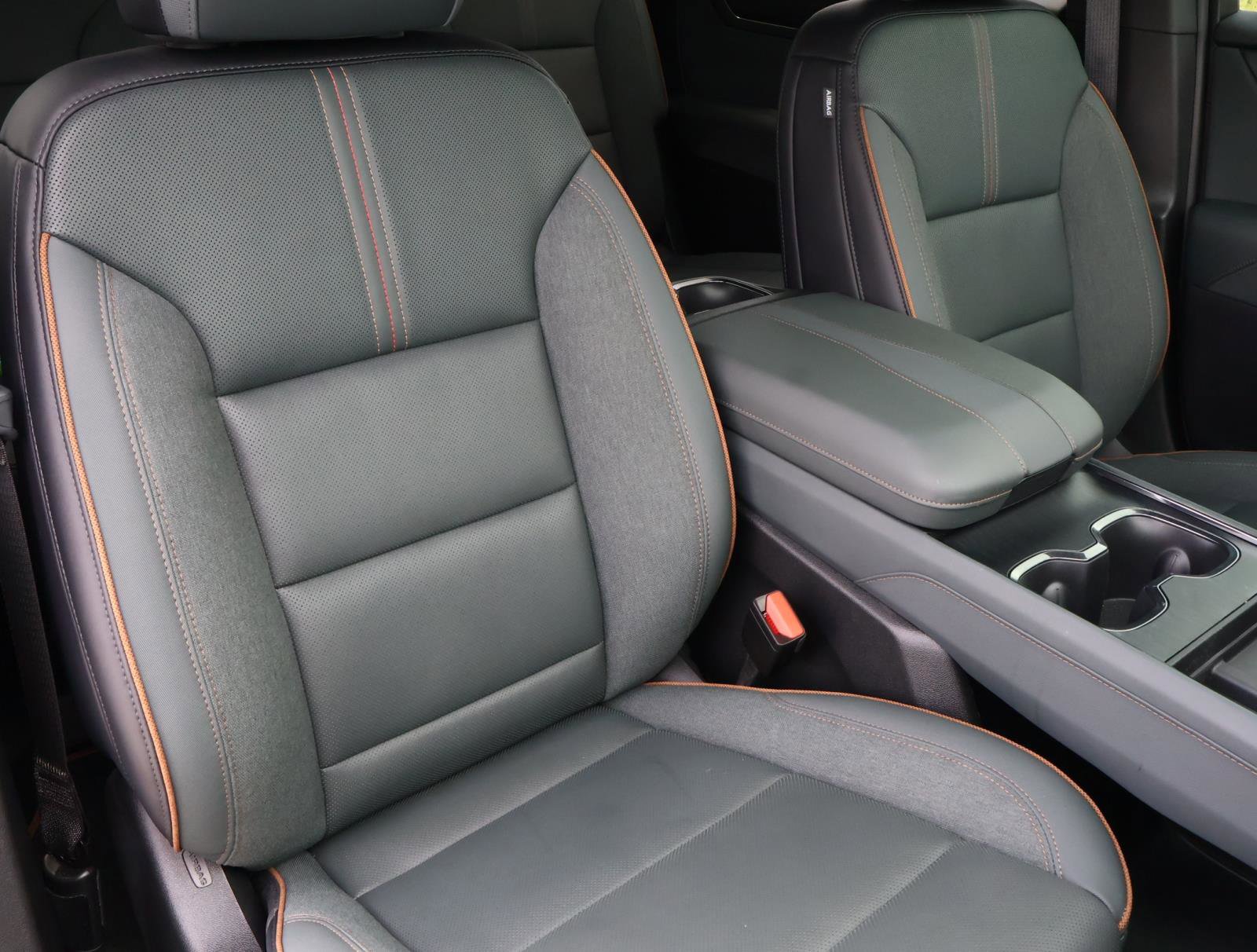 Used 2024 GMC Acadia AT4 w/ Luxury Package image 21