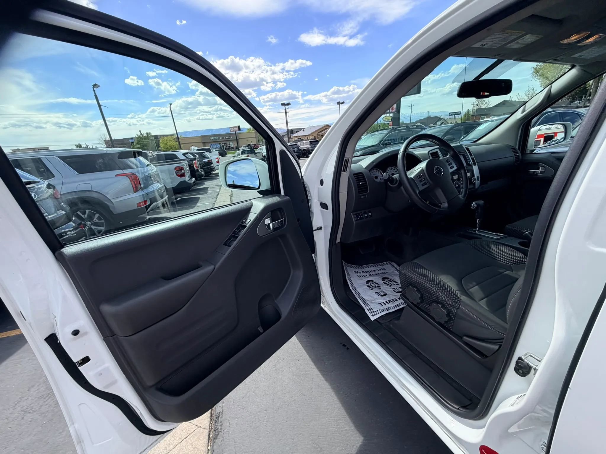 Used 2018 Nissan Frontier PRO-4X image 10