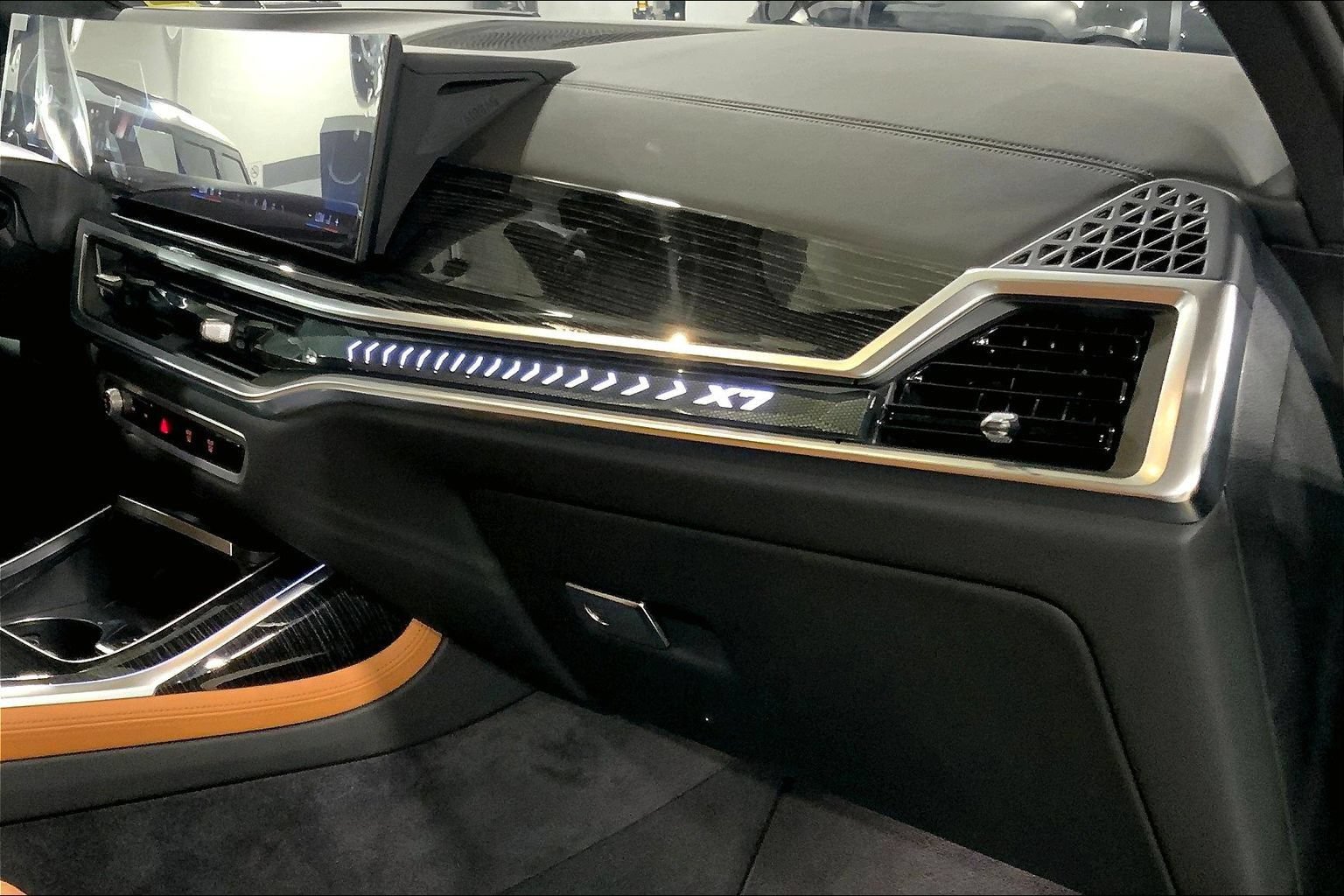 Used 2026 BMW X7 xDrive40i w/ M Sport Package AWD/4WD image 18