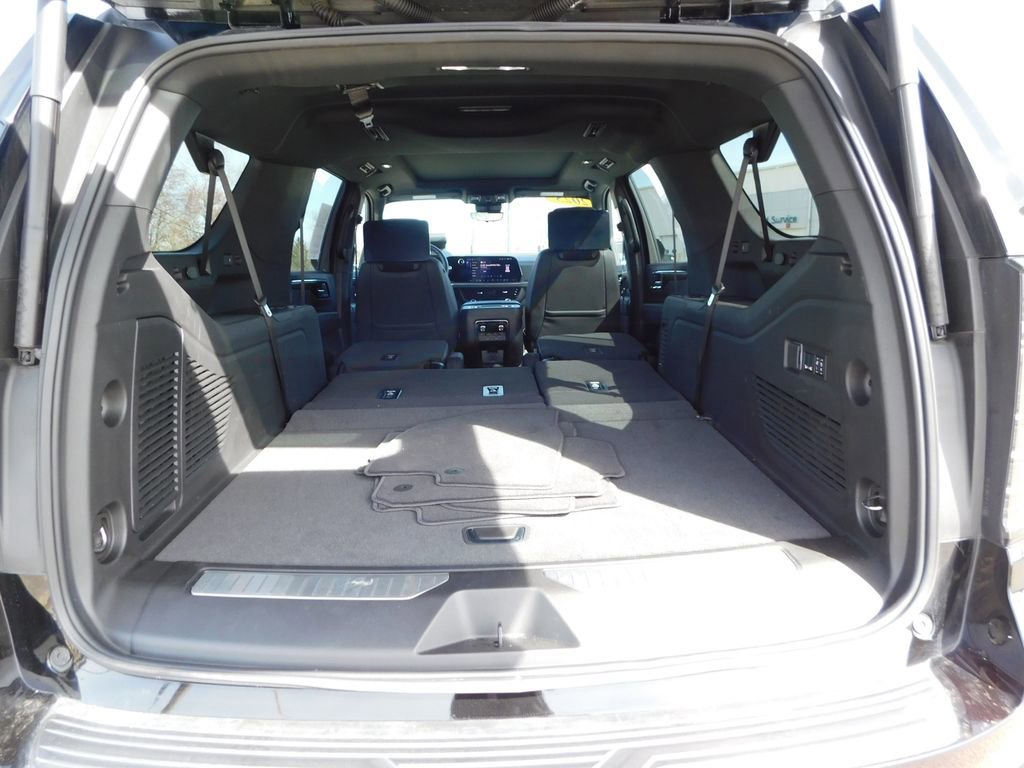 Used 2025 Chevrolet Suburban Premier image 31