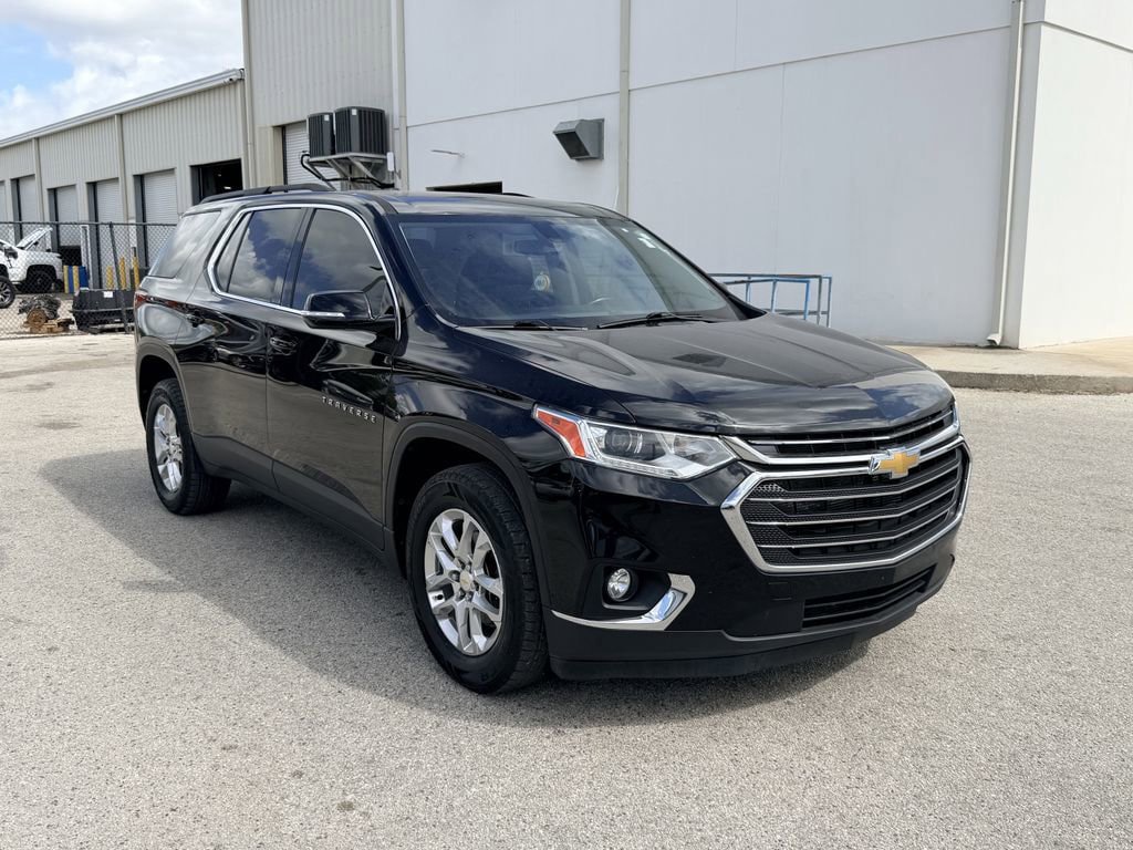 Used 2020 Chevrolet Traverse LT image 2