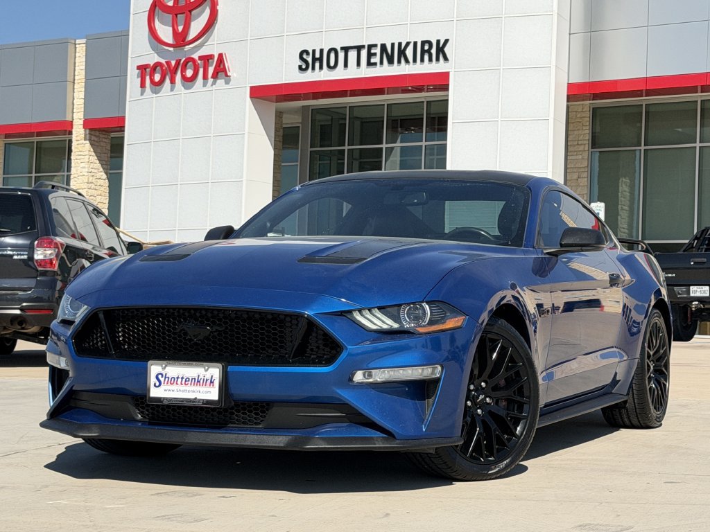 Used 2018 Ford Mustang GT Premium w/ GT Performance Package RWD image 2