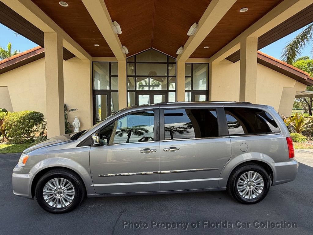 Used 2013 Chrysler Town & Country Limited w/ Luxury Group FWD image 69