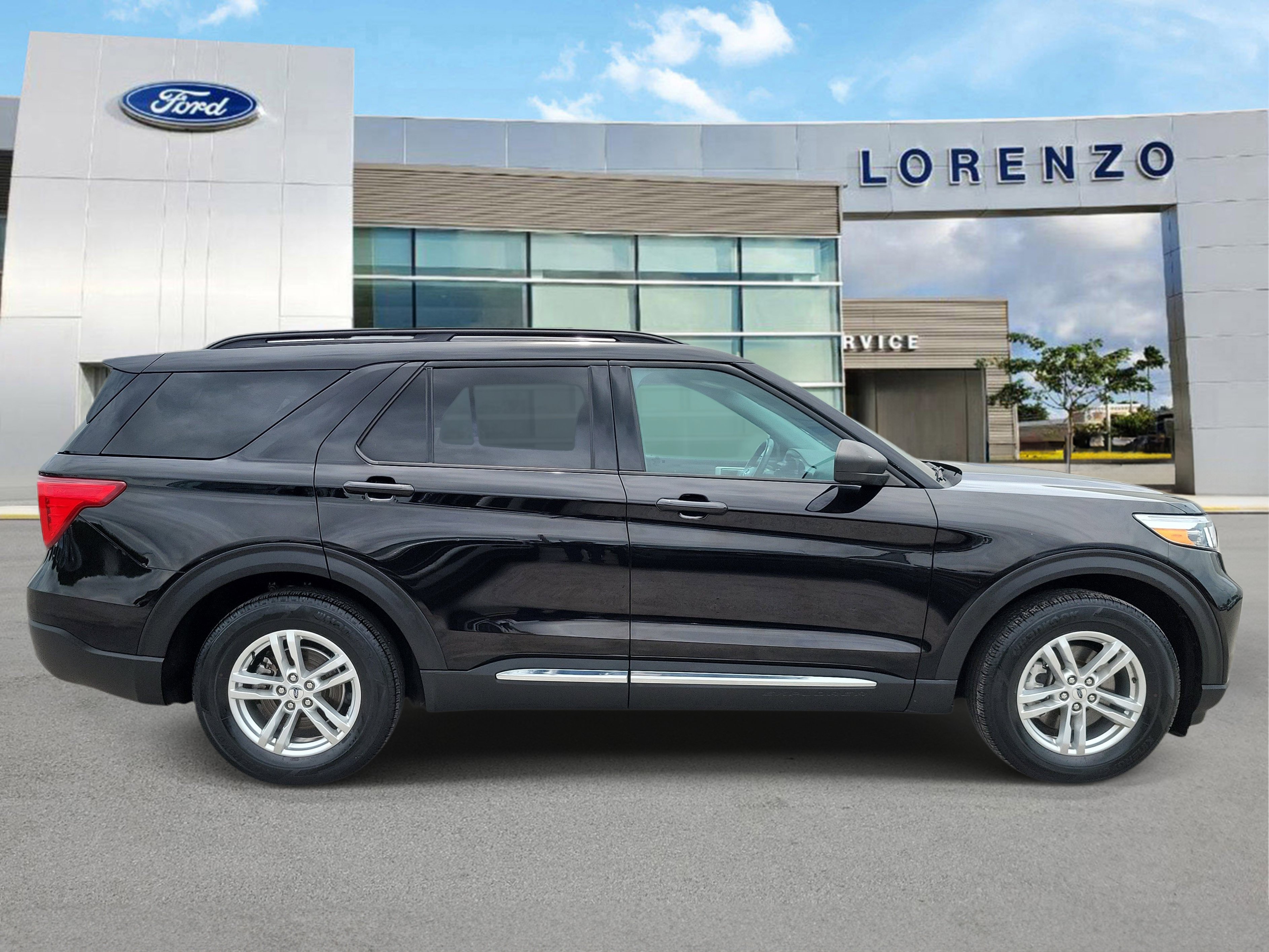 Used 2023 Ford Explorer XLT RWD image 4