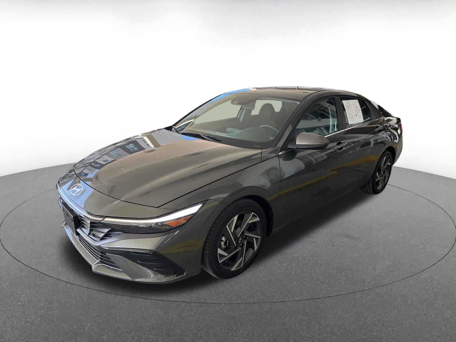 Used 2025 Hyundai Elantra SEL image 4