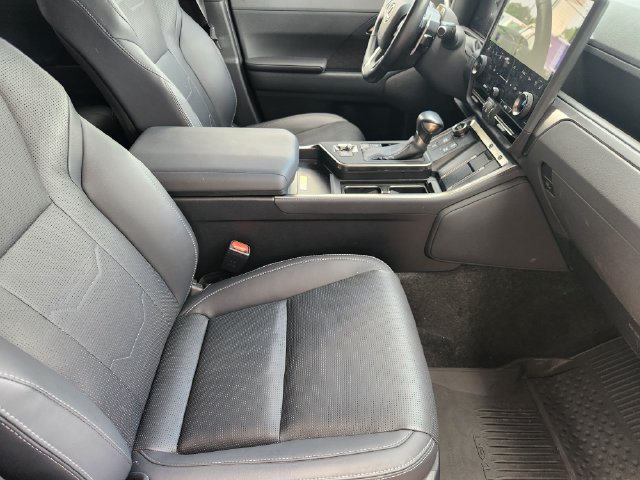 Used 2024 Lexus GX 550 w/ Accessory Package (Z1) AWD/4WD image 13