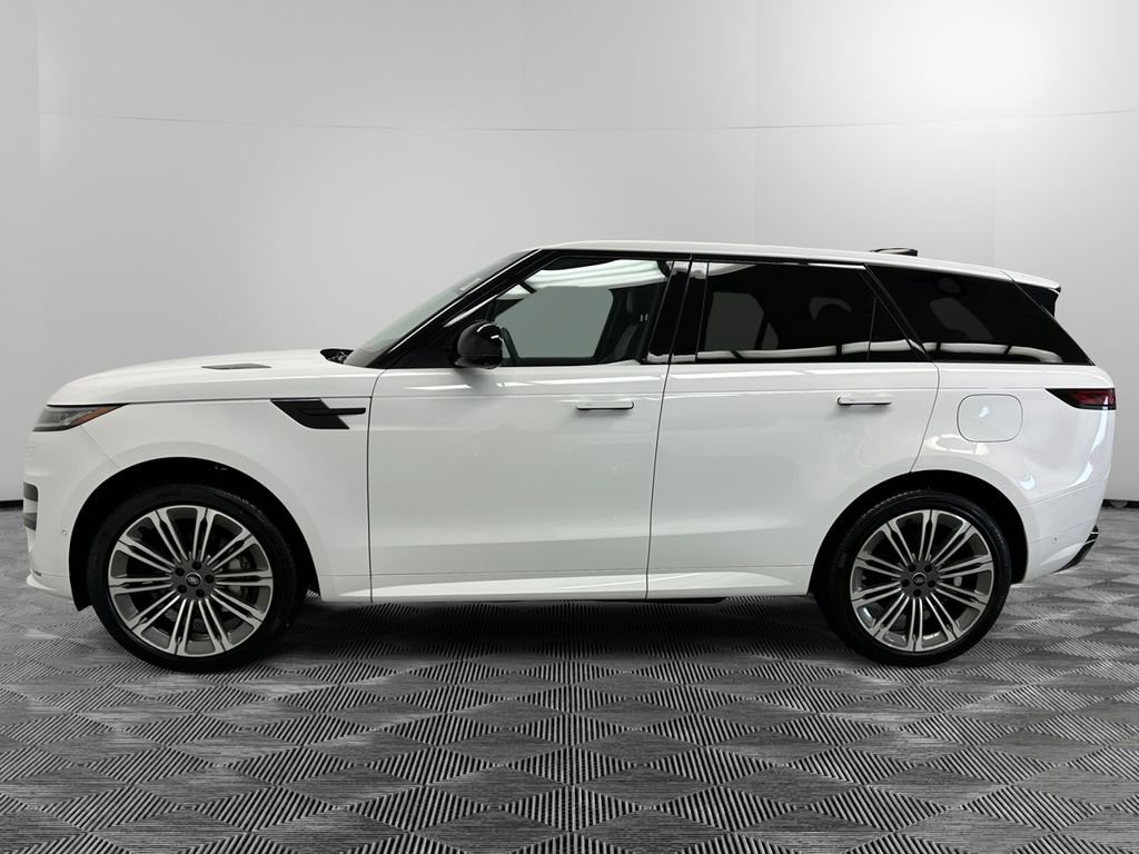 Used 2025 Land Rover Range Rover Sport Dynamic SE image 2