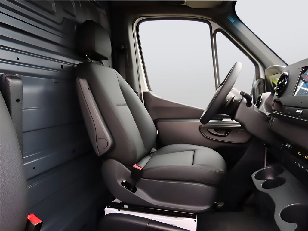 Used 2024 Mercedes-Benz Sprinter 3500 image 43