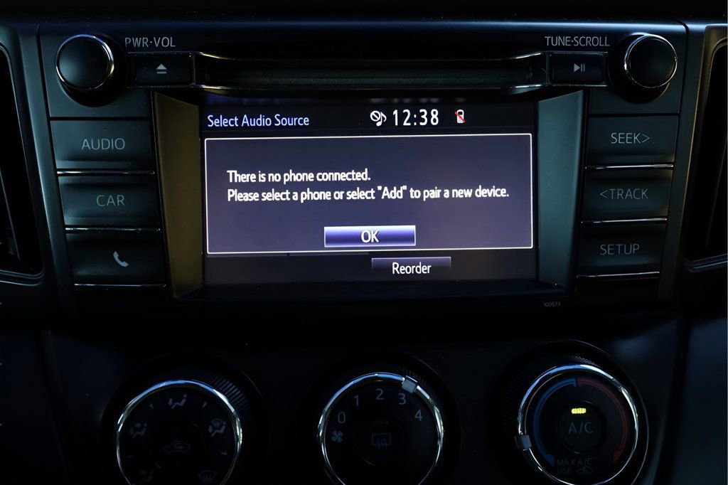 Used 2018 Toyota RAV4 LE image 22