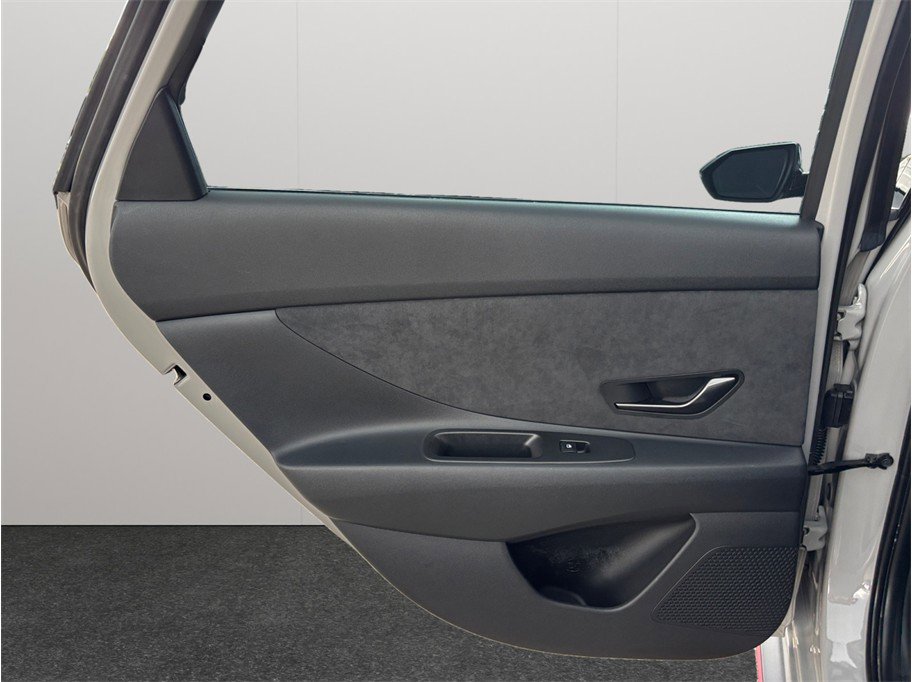 Used 2022 Hyundai Elantra N FWD image 37